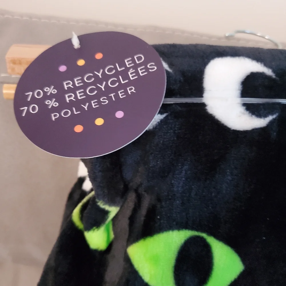 Novogratz halloween throw